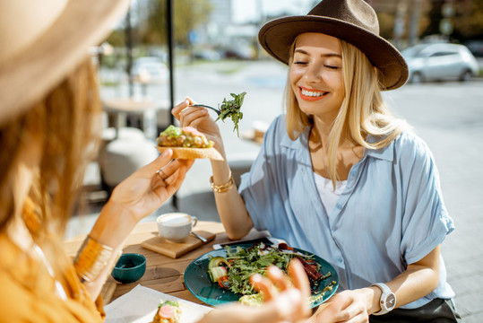 Friends have lunch in the spring