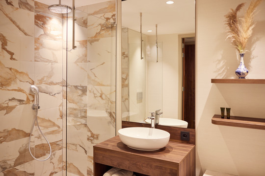 Badezimmer im Komfortzimmer des Hotel Delft A4