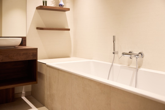 Bad im Deluxe Eckzimmer des Hotel Delft A4
