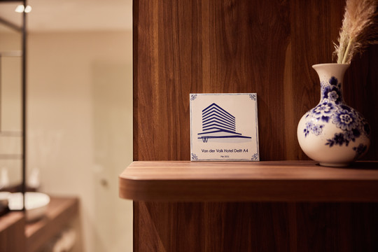 Deluxe Eckzimmer mit offenem Badezimmer des Hotel Delft A4