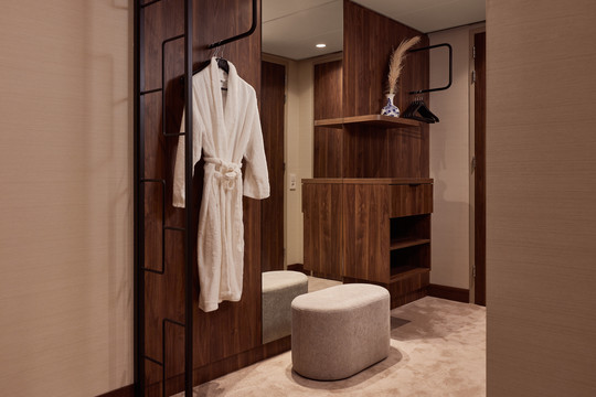 Kabinettwand Deluxe-Vierbettzimmer im Hotel Delft A4